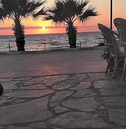 Ladies Beach Hotel 3*